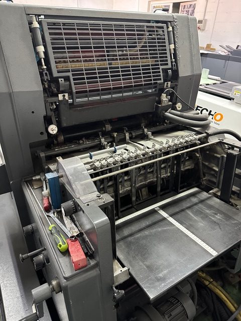 Entrada de papel máquina de impresión offset Heidelberg GTO 52 2 colores - Maquinaria Gráfica Montijo