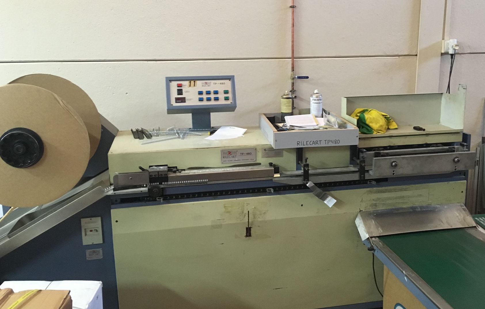 Insertadora de muelle wire-o Rilecar tp 480B - Maquinaria Gráfica Montijo